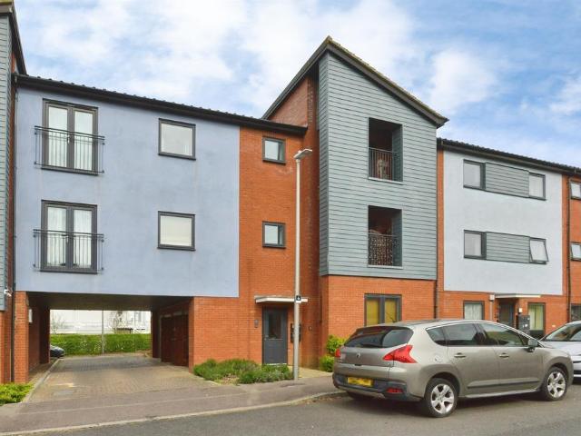 Flat for sale in Fenny Stratford, Milton Keynes