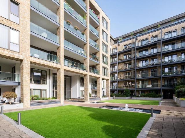 Flat for sale in Old Kent Road, Greater London