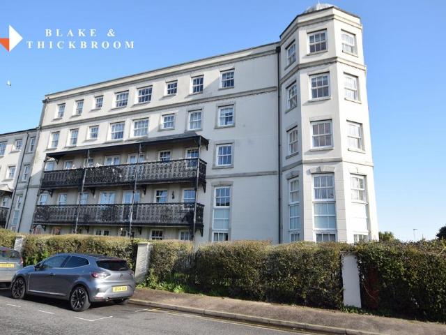 Flat for sale in Dale Hill, Essex