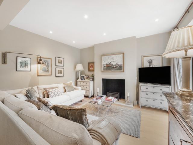Flat for sale in Brook Green, Greater London