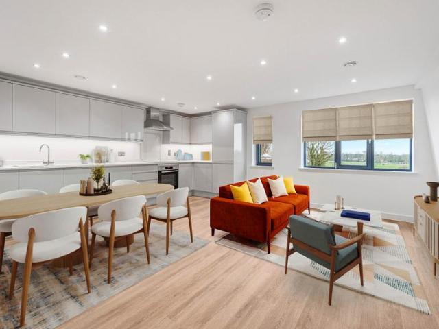 Flat for sale in Lower Green Esher, Blackhills