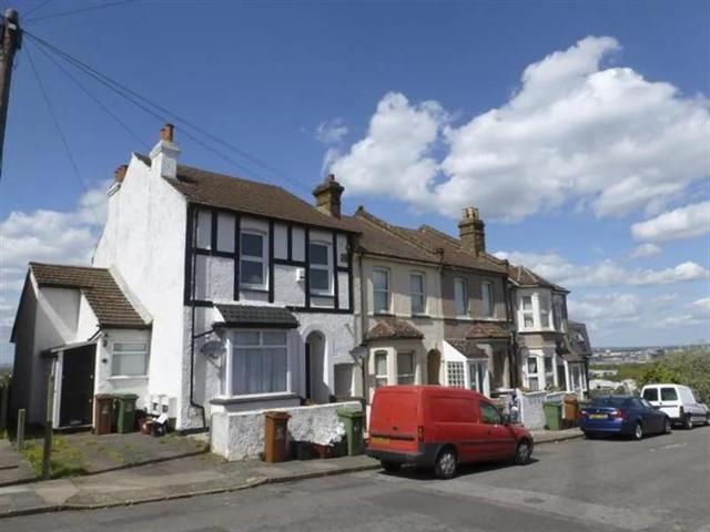Flat for sale in Lessness Heath, Greater London