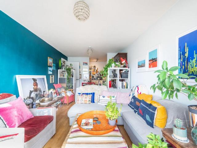 Flat for sale in North Kensington, Greater London