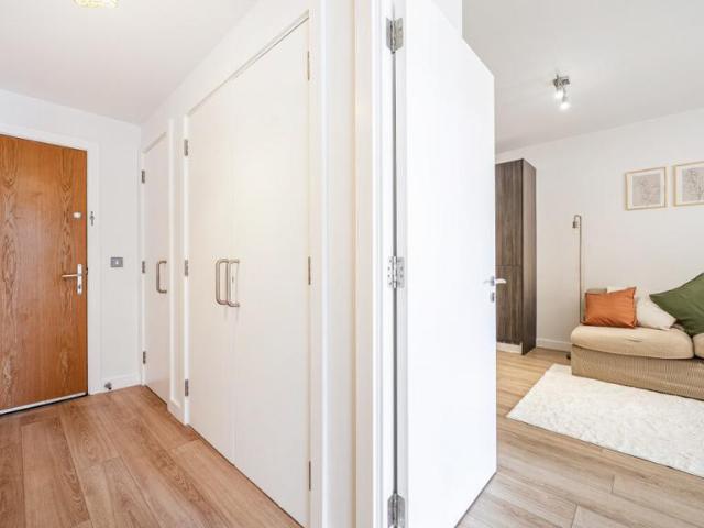 Flat for sale in Canning Town, Greater London