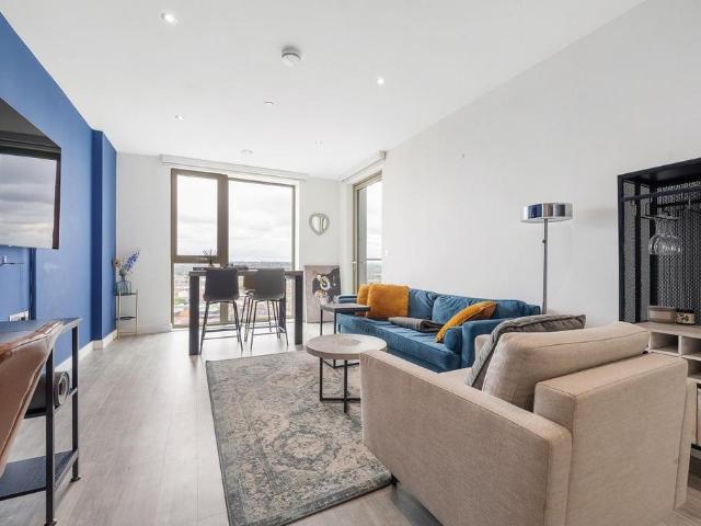 Flat for sale in Stockwell Park, Greater London
