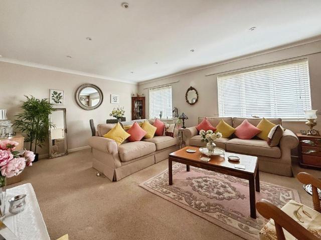 Flat for sale in The Strand, Rother