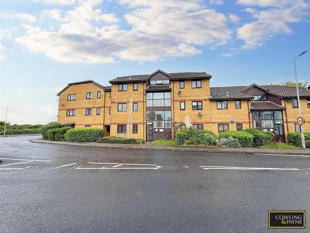 Flat for sale in Wickford