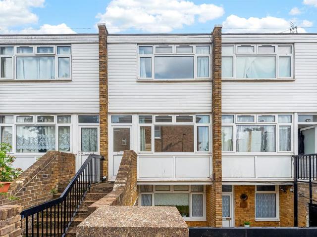 Flat for sale in Shepherd's Bush, Greater London