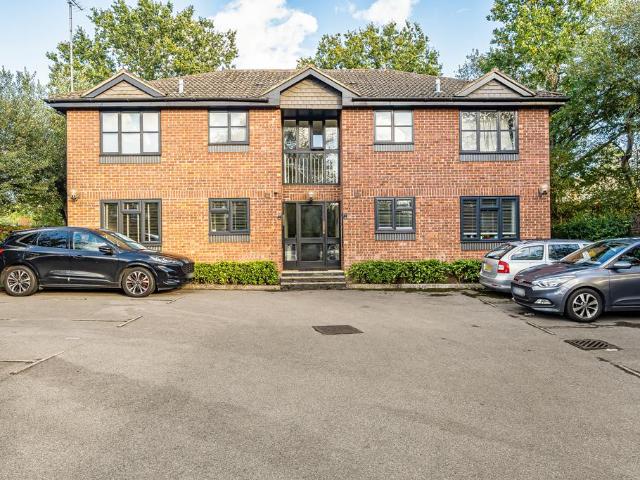 Flat for sale in The Hermitage, Woking