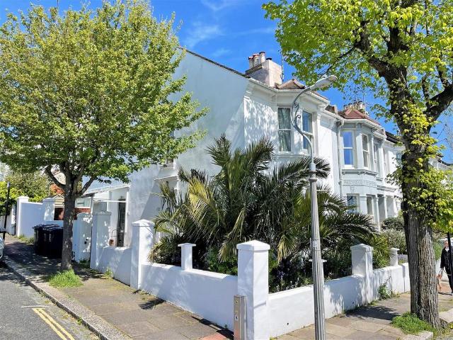 Flat for sale in Round Hill, Brighton & Hove