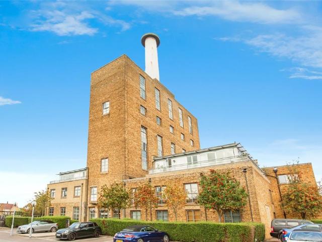 Flat for sale in Rochford, Barling