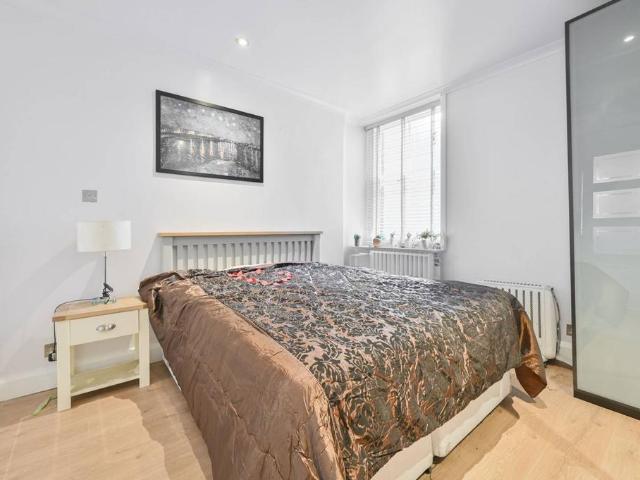Flat for sale in East Marylebone, Mayfair