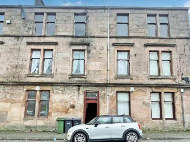 Flat for sale in Greenock, Scotland