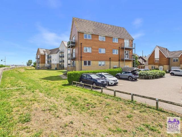 Flat for sale in St. Marys Island, Gillingham