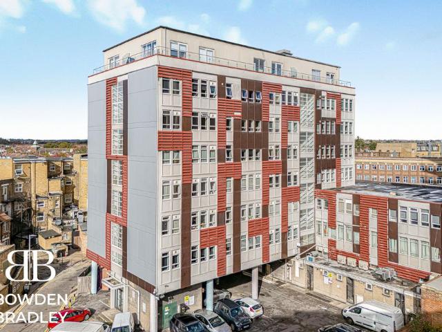 Flat for sale in London Borough of Redbridge, Greater London