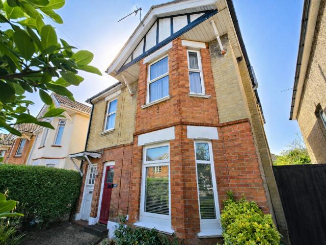 Flat for sale in Talbot Village, Bournemouth