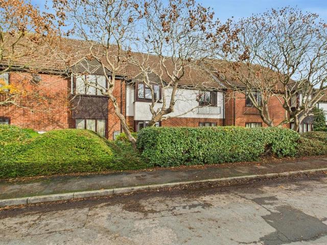 Flat for sale in Gloucester, Gloucestershire
