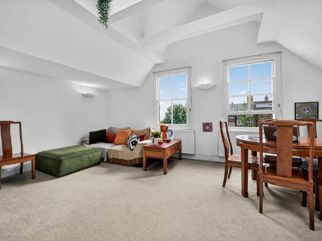 Flat for sale in Belsize Park, Greater London