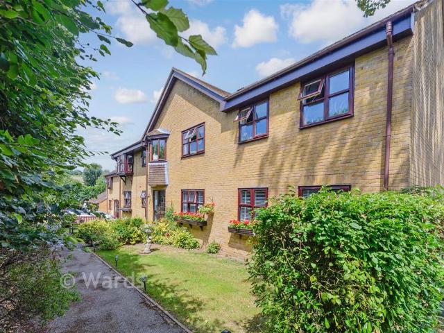 Flat for sale in The Butts, Kent