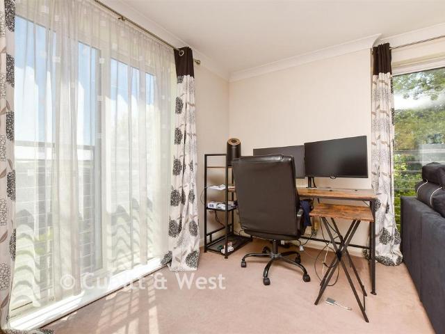 Flat for sale in Pachesham Park, Surrey