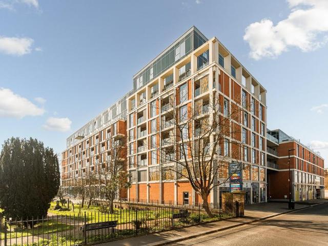 Flat for sale in London Borough of Ealing, Greater London