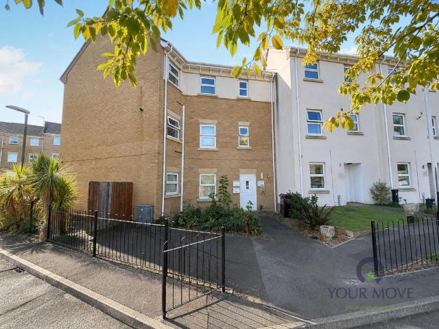 Flat for sale in Luton, Chatham