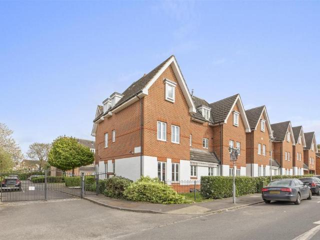 Flat for sale in Castlefield, Cressex