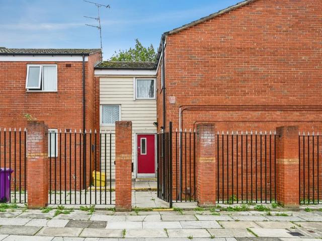 Flat for sale in Calderstones