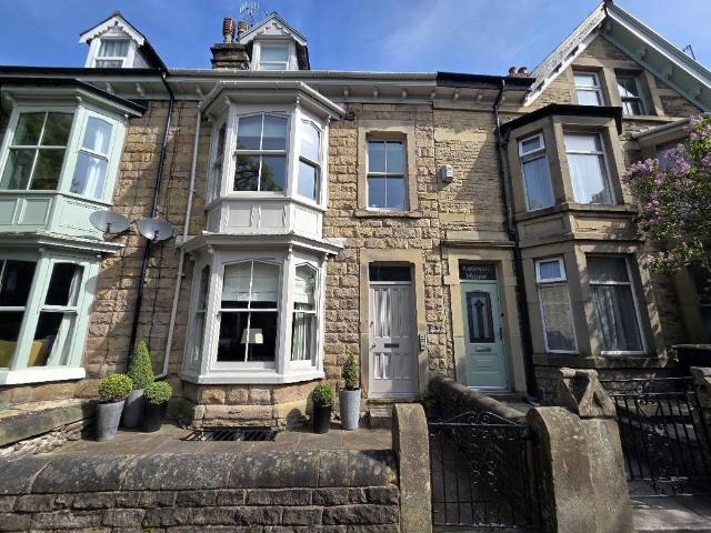 Flat for sale in Charlesworth, East Midlands