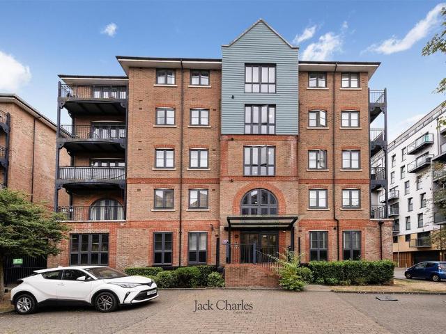 Flat for sale in Brook Street, Bourne Vale