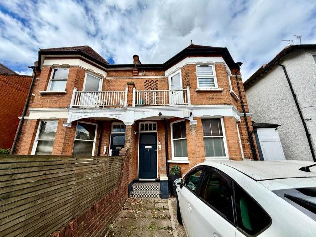 Flat for sale in Hendon, Greater London