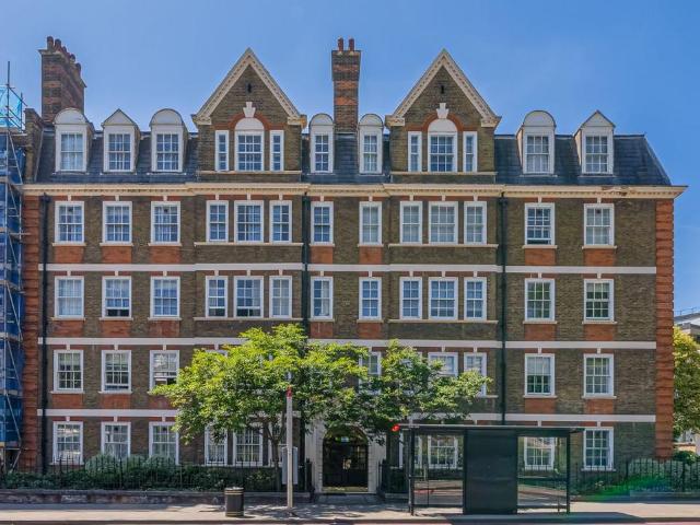 Flat for sale in St. John's Wood, Greater London