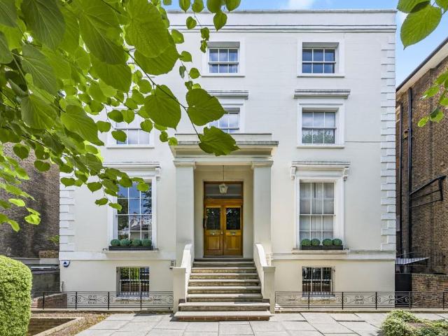 Flat for sale in Maida Vale, Greater London
