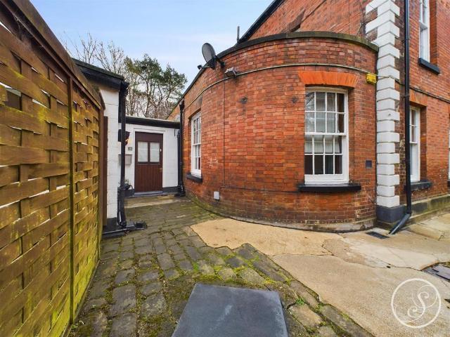 Flat for sale in Chapel Allerton, West Yorkshire