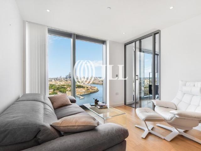 Flat for sale in Canary Wharf, Greater London