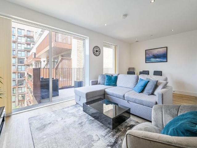 Flat for sale in Thames Road Industrial Estate, Greater London