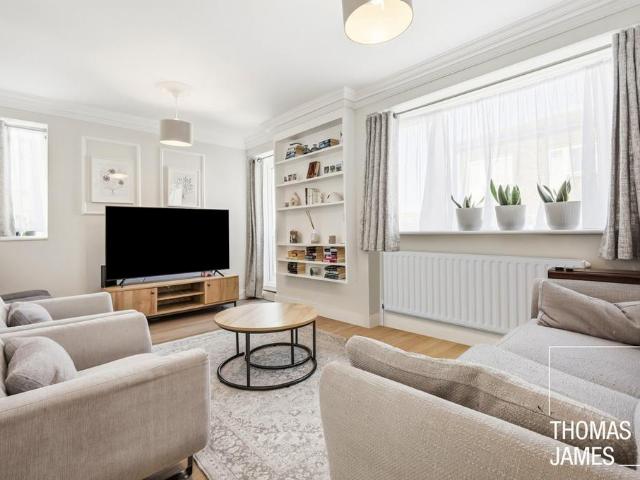 Flat for sale in New Southgate, Greater London