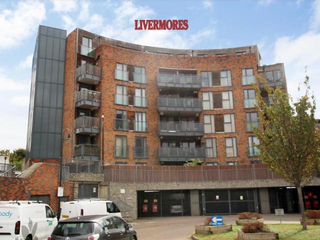 Flat for sale in Wansunt, Greater London