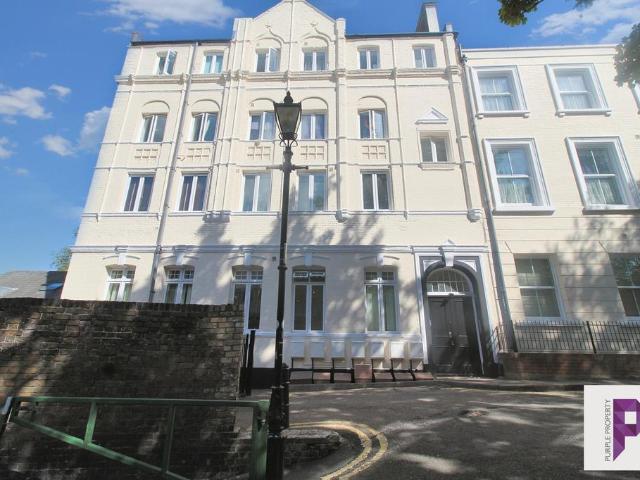 Flat for sale in Brompton, Gillingham