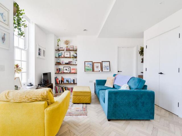 Flat for sale in London Borough of Ealing, Greater London