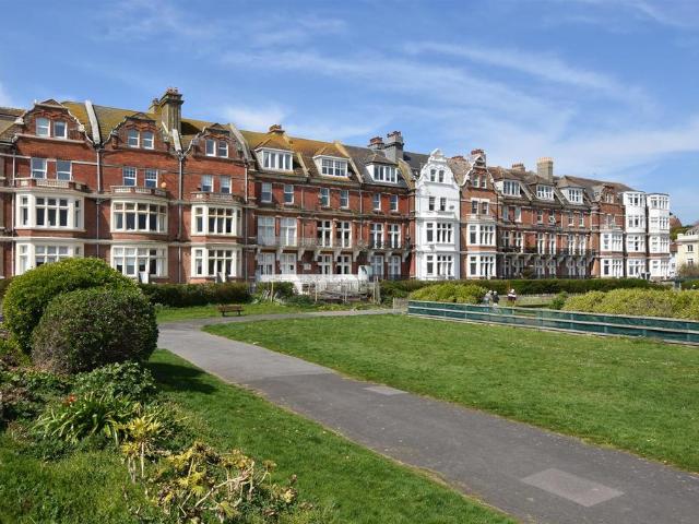 Flat for sale in West Marina, Guestling Green
