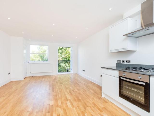Flat for sale in London Borough of Croydon, Upper Norwood