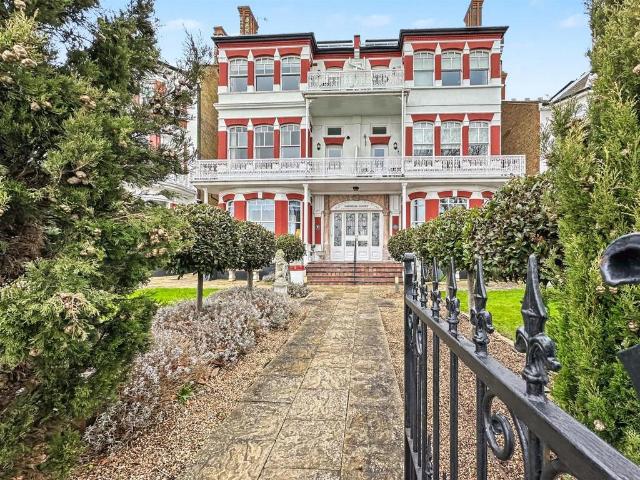 Flat for sale in Alton Barnes, Essex