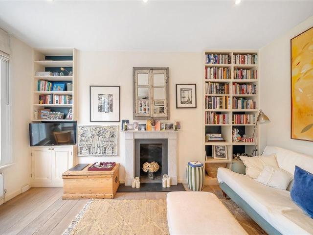 Flat for sale in North Kensington, Greater London