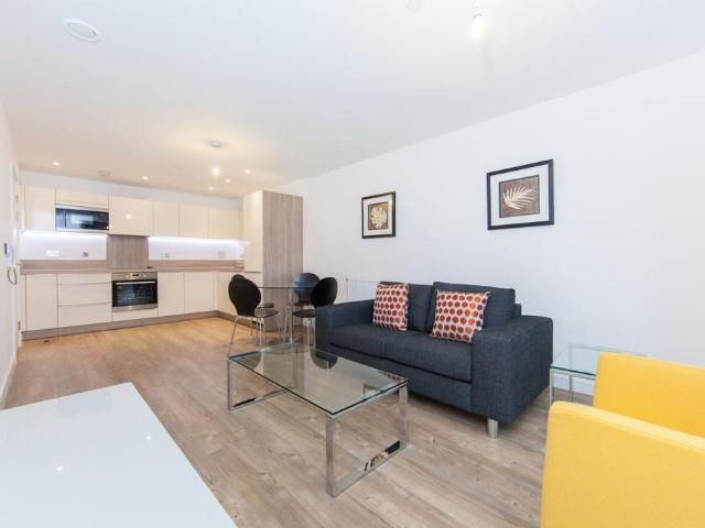 Flat for sale in London Borough of Lewisham, Ladywell