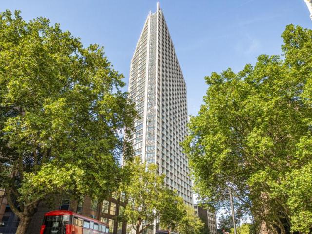 Flat for sale in London Borough of Southwark, Greater London