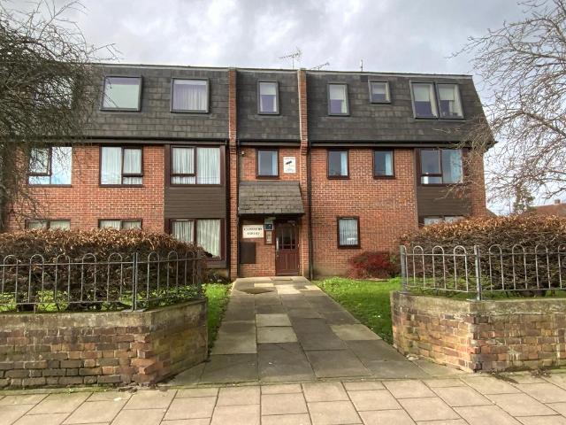 Flat for sale in South Hornchurch, Greater London