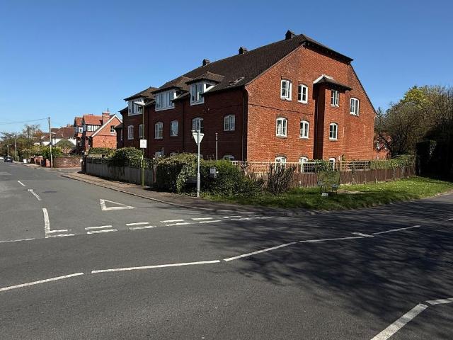 Flat for sale in Horsham, West Sussex