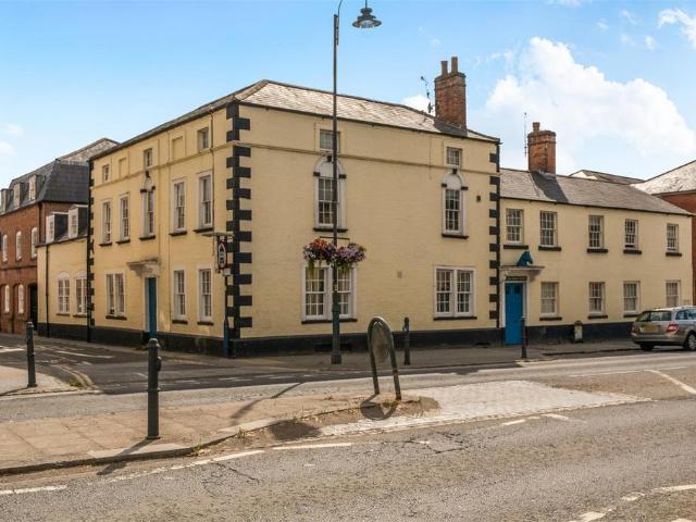 Flat for sale in Devizes, Wiltshire