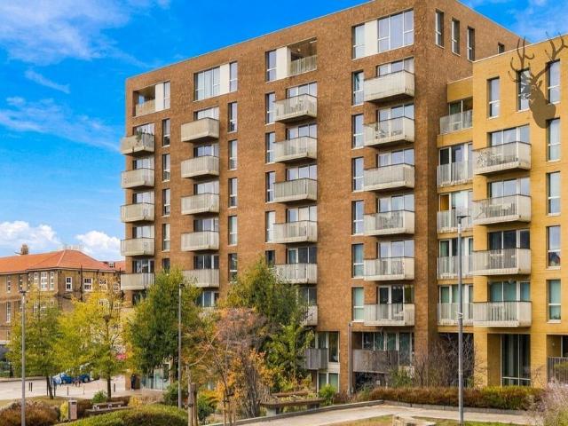 Flat for sale in Bromley-by-Bow, Greater London